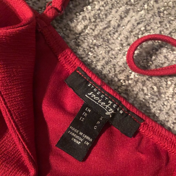 Red dress - Picture 3 of 3